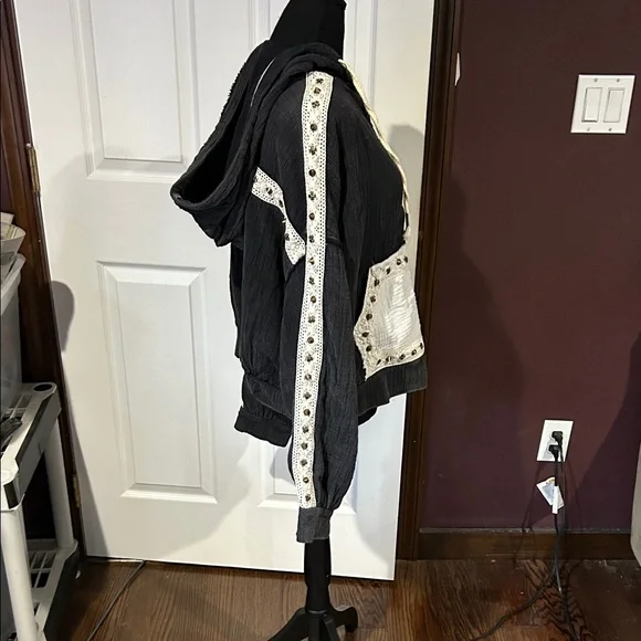 POL Black Zip-Up Hoodie with White Crochet Accents Buckle store sz M - Picture 3 of 4